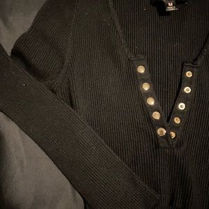 black long sleeve crop top